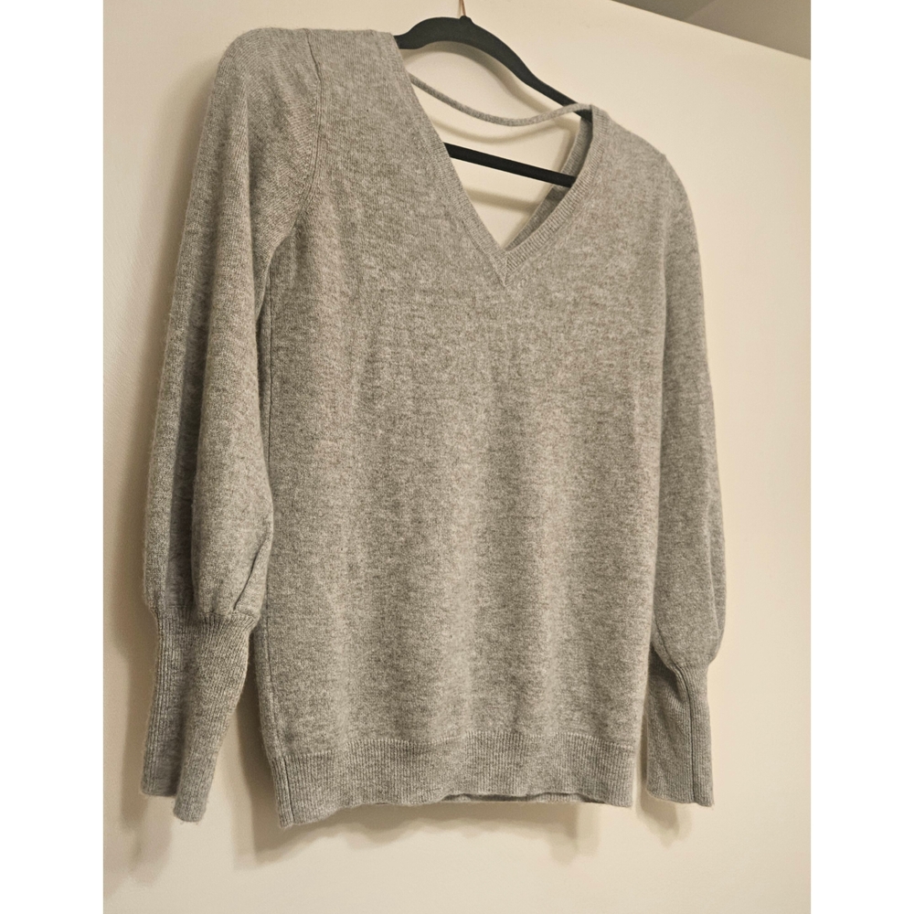 Nieman Marcus Cashmere Gray V-Neck & V-Back Women's Sweater